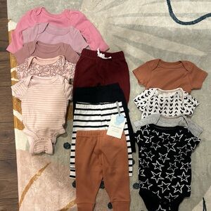 Newborn clothing lot